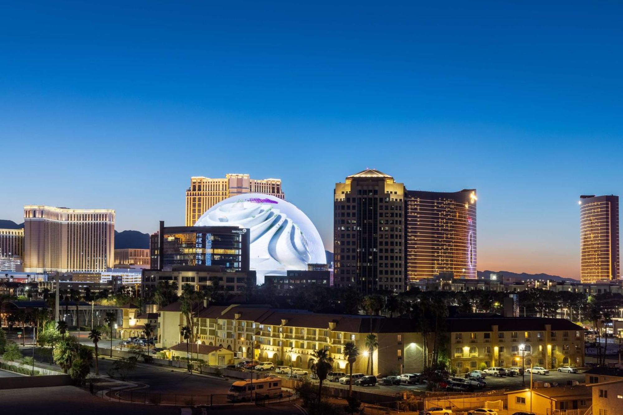 Doubletree By Hilton Las Vegas East Flamingo מראה חיצוני תמונה